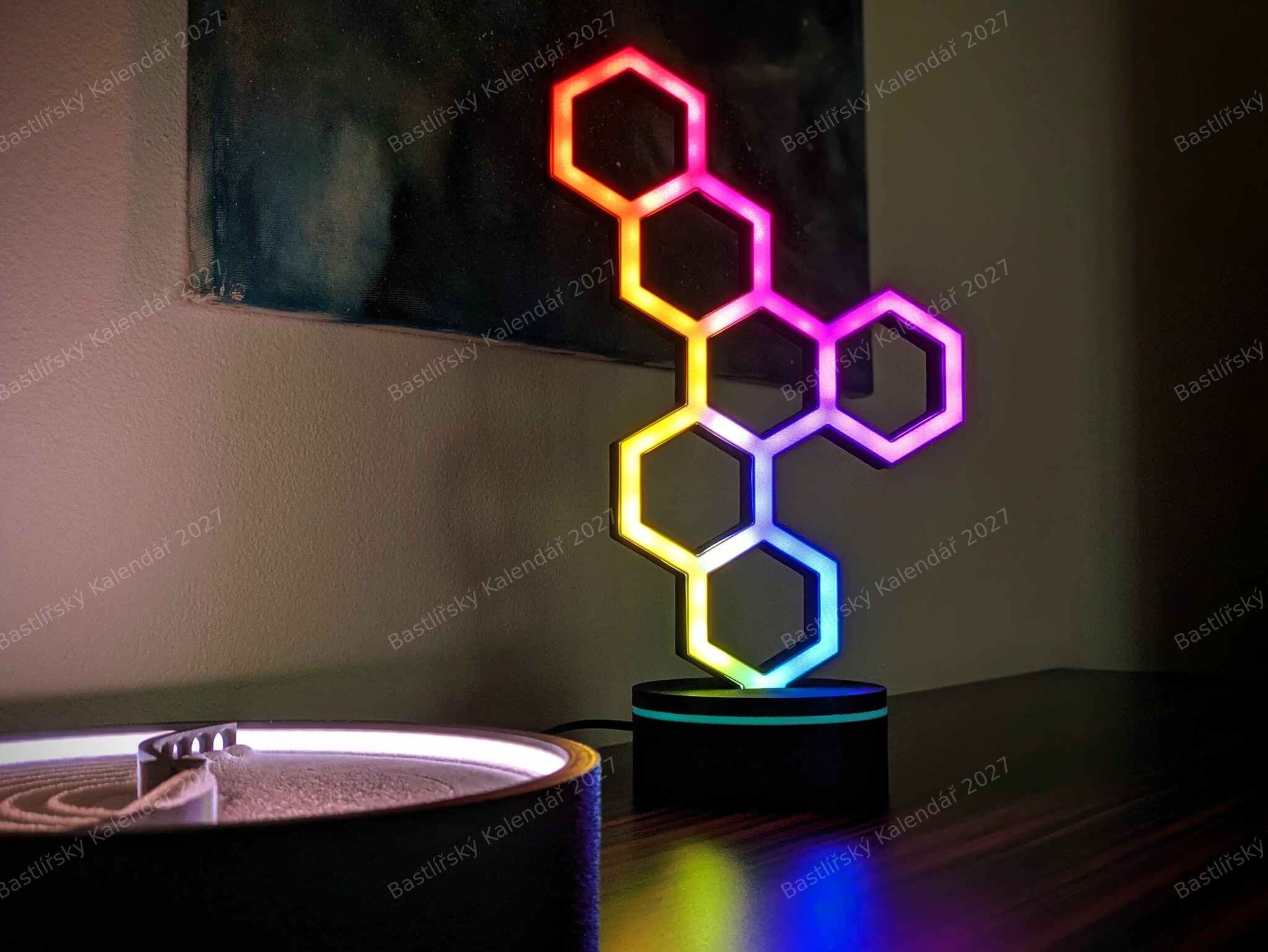Hexagónová stolná lampa