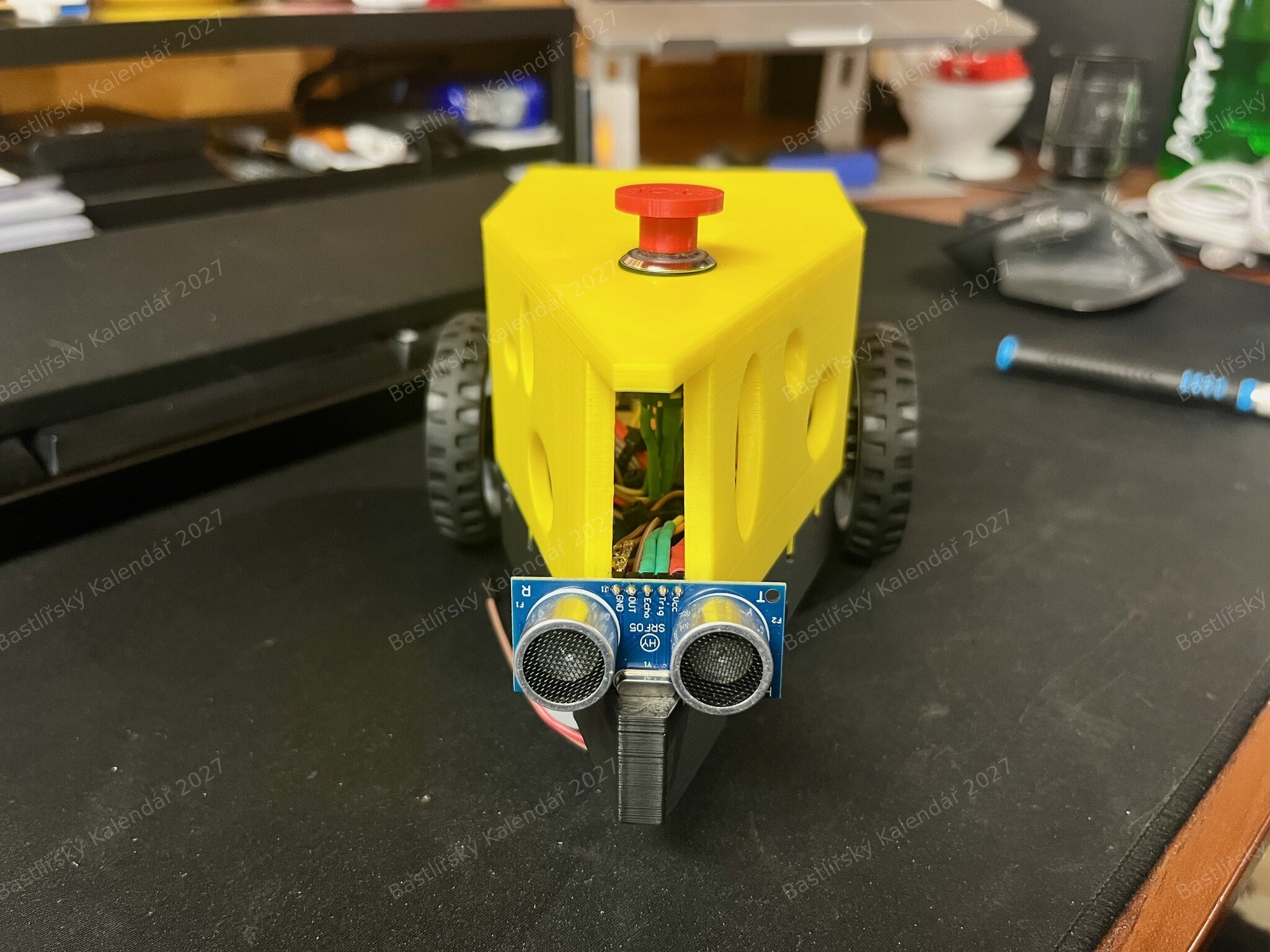 "Sýr na kari" - Robot dětí z kroužku "Pojď Bastlit"